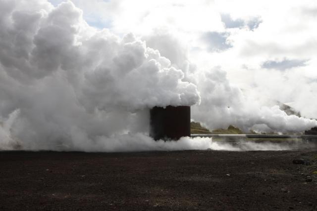 Steam vent at Krafla geothermal power station. Photo: Lisa Paland, 2015.